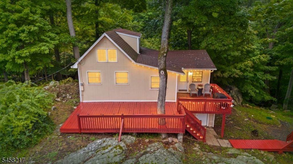376 Maxim Dr, Hopatcong Boro, NJ 07821 — photo 2