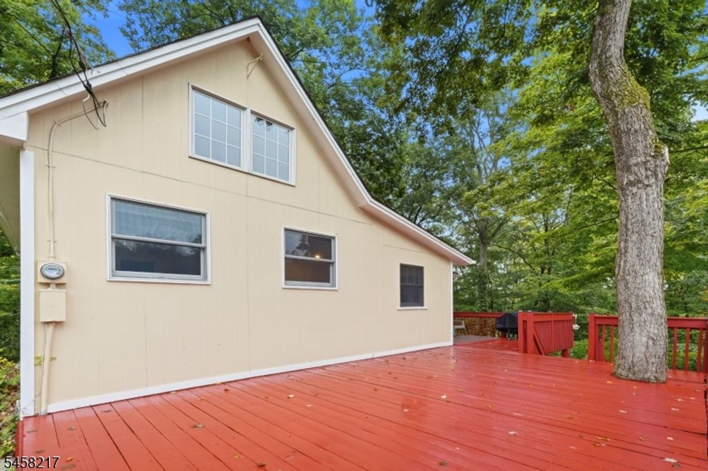 376 Maxim Dr, Hopatcong Boro, NJ 07821 — photo 4