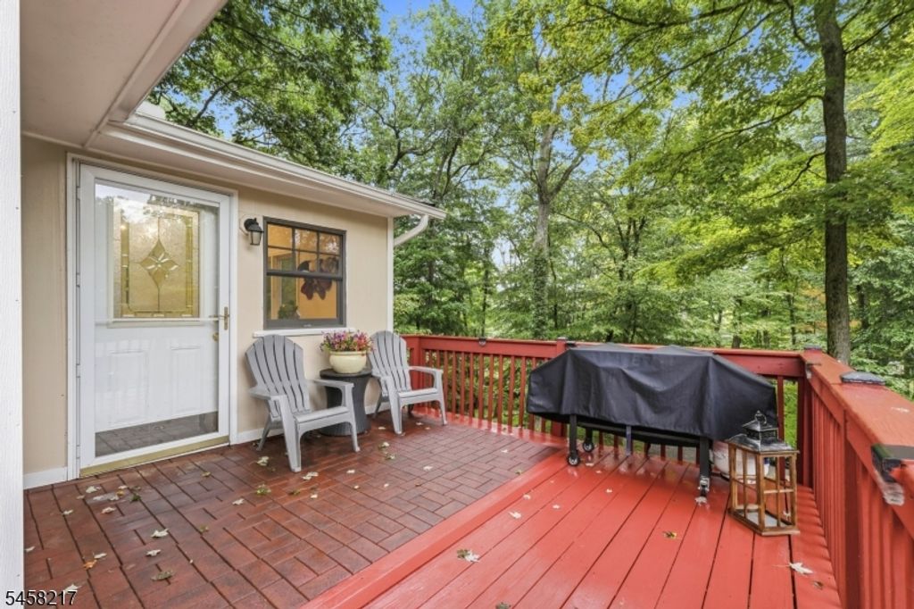 376 Maxim Dr, Hopatcong Boro, NJ 07821 — photo 5