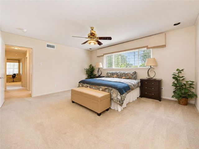 5107 Queensloch, Houston, TX 77096