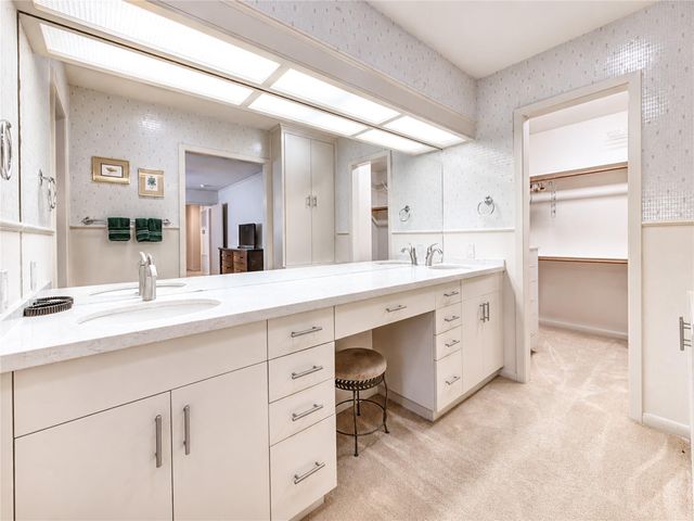 5107 Queensloch, Houston, TX 77096