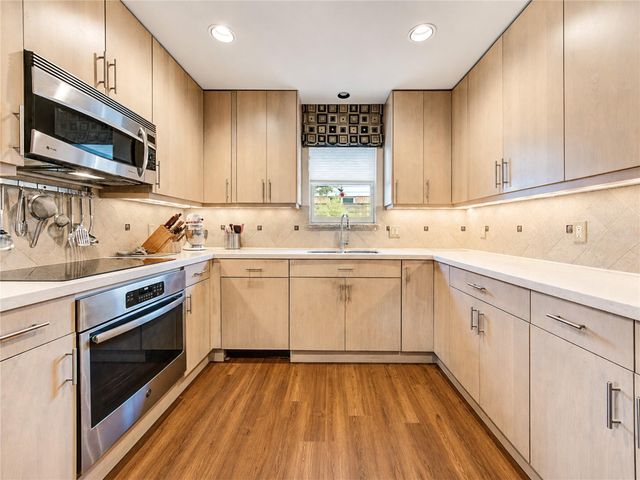5107 Queensloch, Houston, TX 77096
