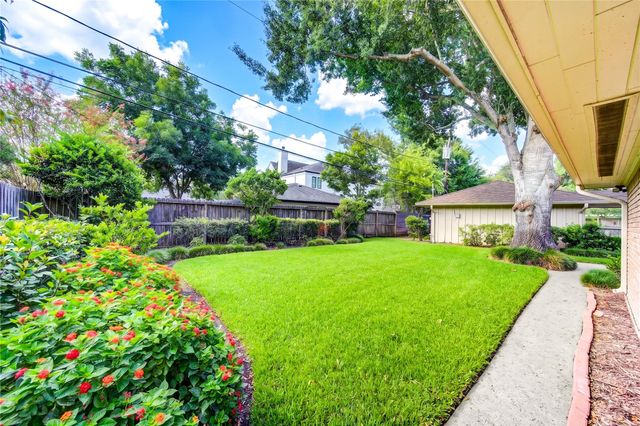 5107 Queensloch, Houston, TX 77096