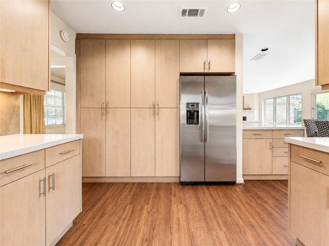 5107 Queensloch, Houston, TX 77096