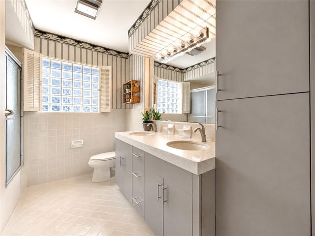 5107 Queensloch, Houston, TX 77096