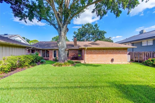 5107 Queensloch, Houston, TX 77096