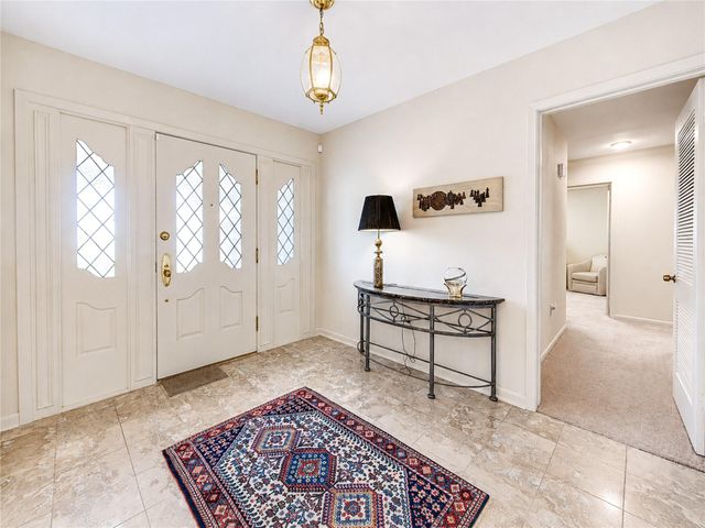 5107 Queensloch, Houston, TX 77096