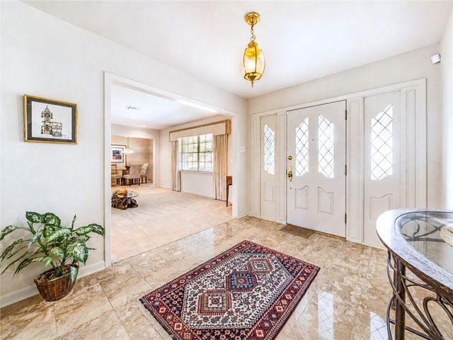 5107 Queensloch, Houston, TX 77096