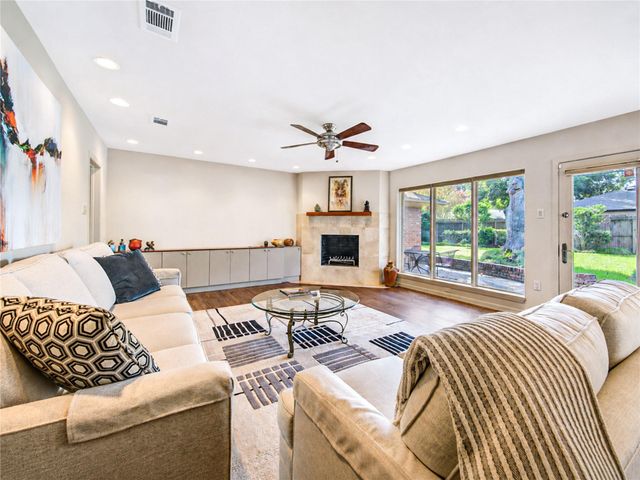 5107 Queensloch, Houston, TX 77096