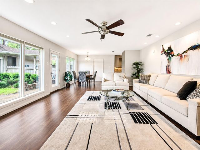 5107 Queensloch, Houston, TX 77096