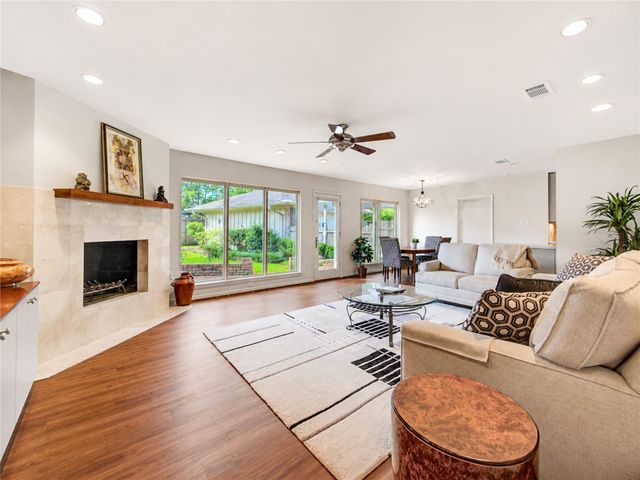 5107 Queensloch, Houston, TX 77096