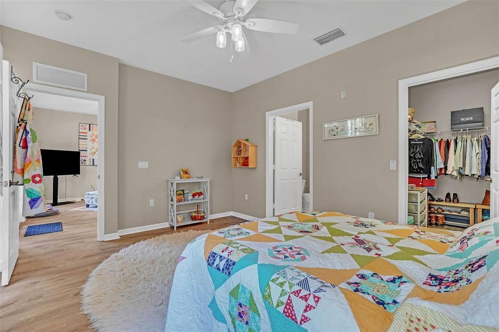 Image 19 of property listing at 4250 CORRINE DRIVE 203, Orlando, FL 32814