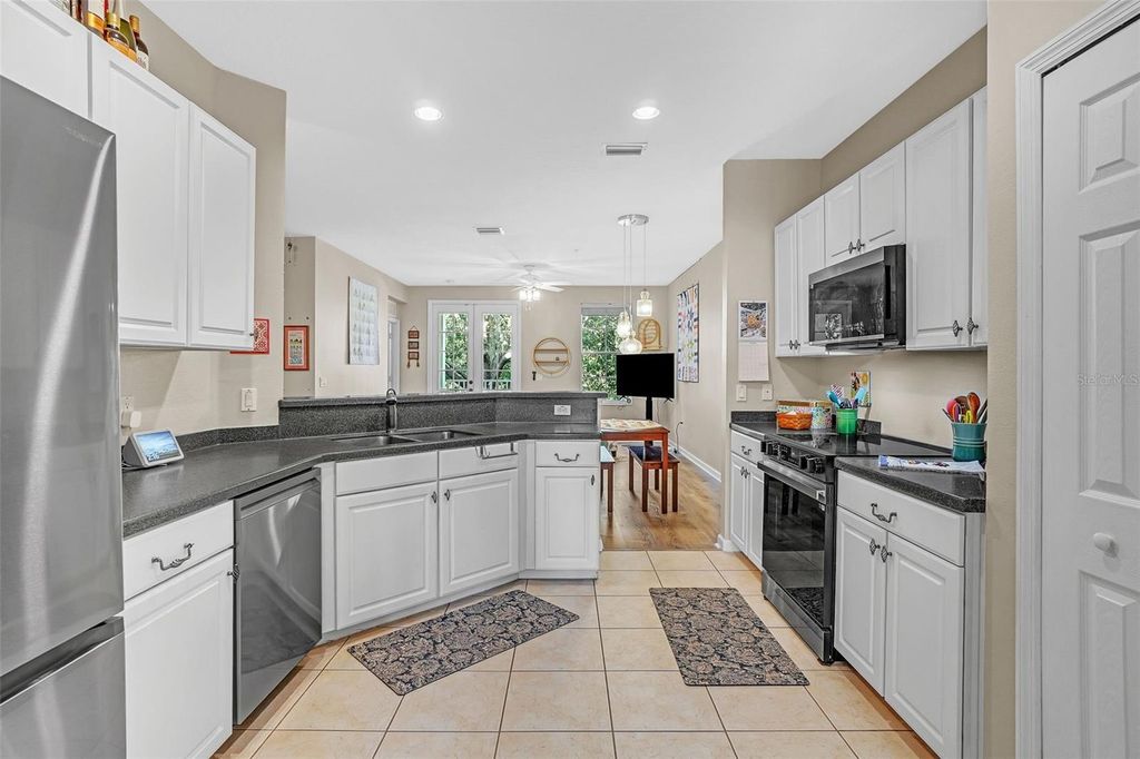 Image 6 of property listing at 4250 CORRINE DRIVE 203, Orlando, FL 32814