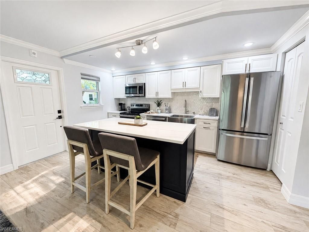 960 7th ST S 103, NAPLES, FL 34102 — exterior