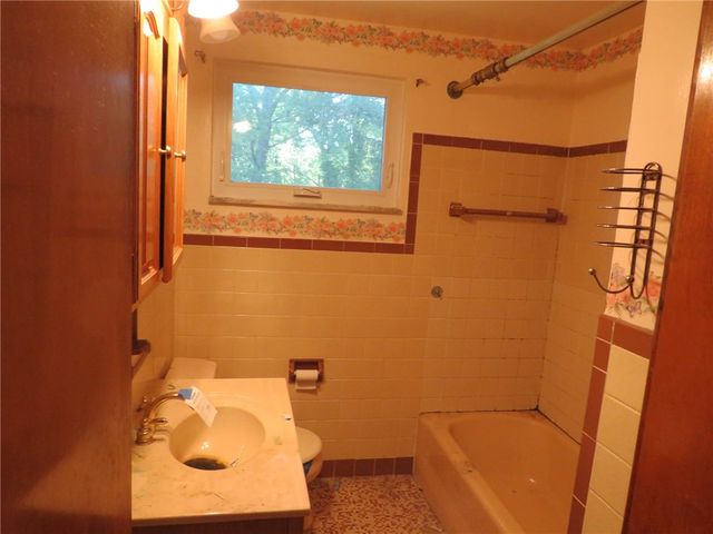 1185 Colgate Dr, Monroeville, PA 15146