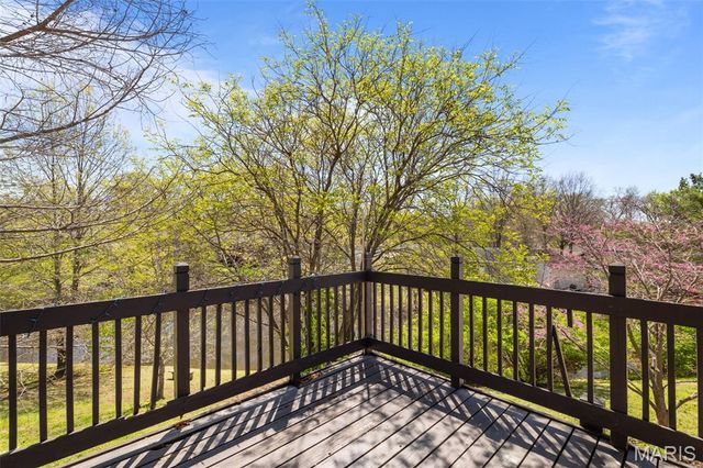 210 Vistaoak Court, Ballwin, MO 63021