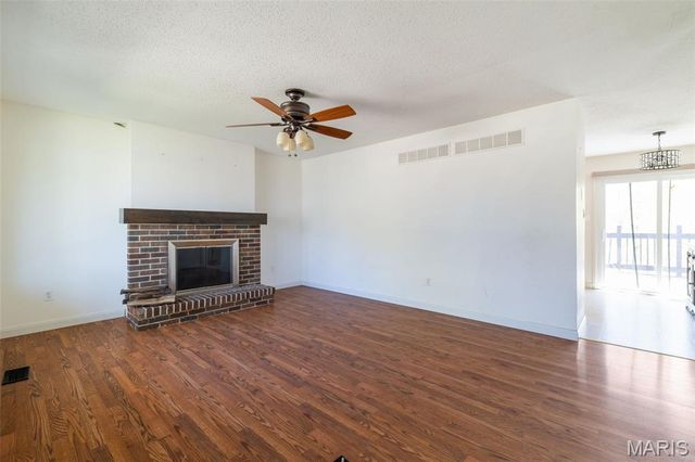 210 Vistaoak Court, Ballwin, MO 63021