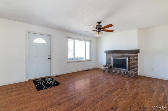 210 Vistaoak Court, Ballwin, MO 63021