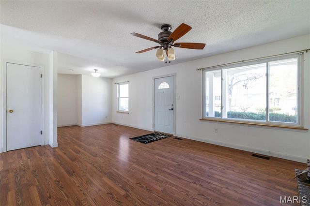 210 Vistaoak Court, Ballwin, MO 63021