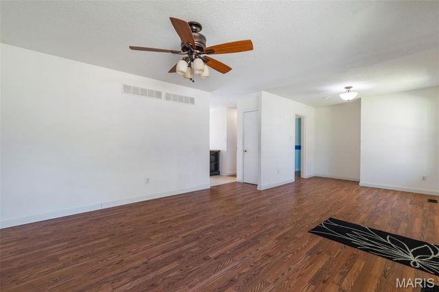 210 Vistaoak Court, Ballwin, MO 63021