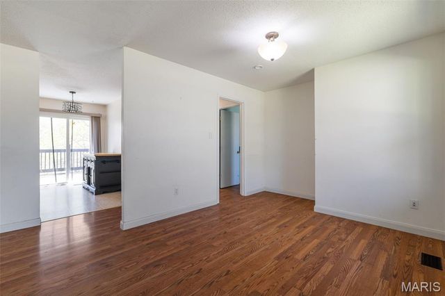 210 Vistaoak Court, Ballwin, MO 63021