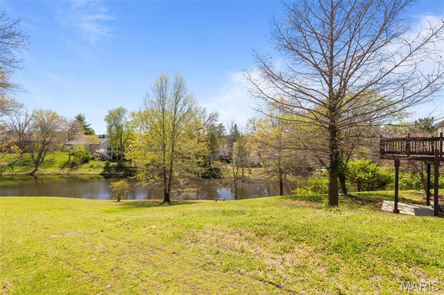 210 Vistaoak Court, Ballwin, MO 63021