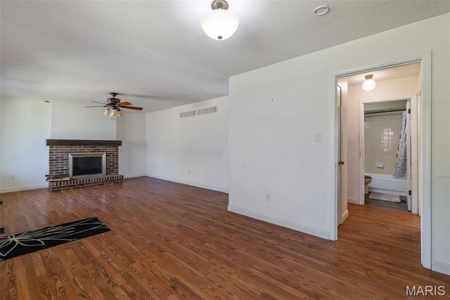 210 Vistaoak Court, Ballwin, MO 63021