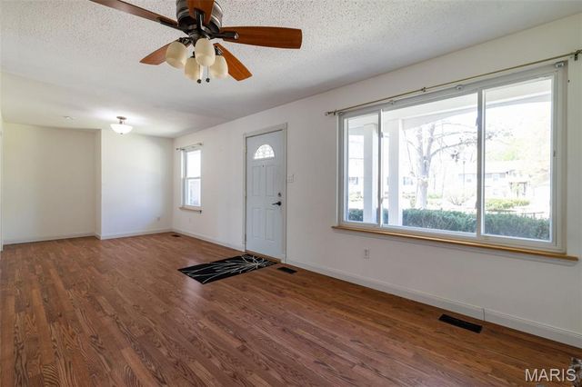 210 Vistaoak Court, Ballwin, MO 63021