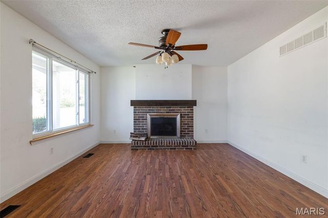 210 Vistaoak Court, Ballwin, MO 63021