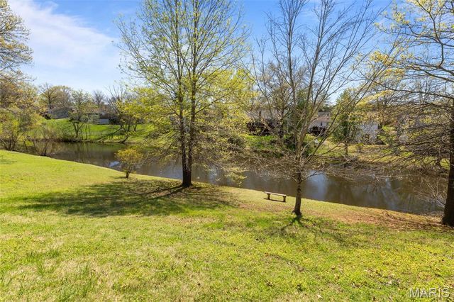 210 Vistaoak Court, Ballwin, MO 63021