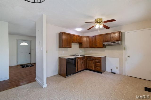 210 Vistaoak Court, Ballwin, MO 63021