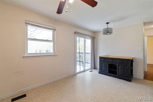 210 Vistaoak Court, Ballwin, MO 63021