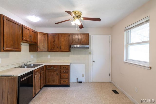 210 Vistaoak Court, Ballwin, MO 63021