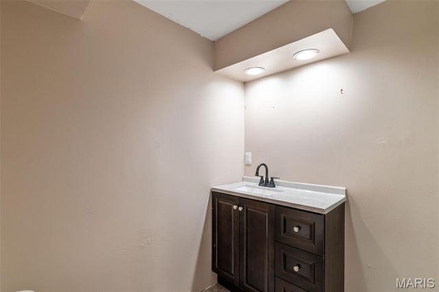 210 Vistaoak Court, Ballwin, MO 63021