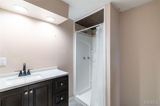 210 Vistaoak Court, Ballwin, MO 63021