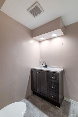 210 Vistaoak Court, Ballwin, MO 63021