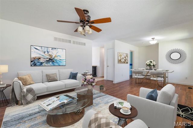 210 Vistaoak Court, Ballwin, MO 63021