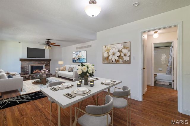 210 Vistaoak Court, Ballwin, MO 63021