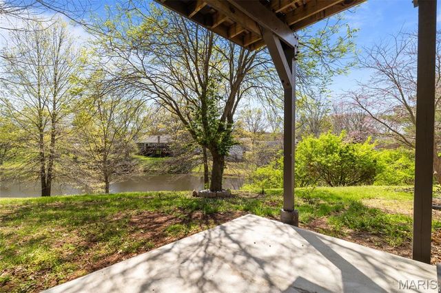 210 Vistaoak Court, Ballwin, MO 63021