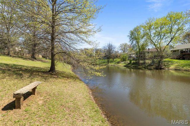 210 Vistaoak Court, Ballwin, MO 63021