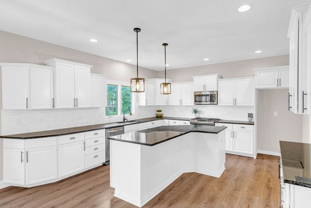 720 NE 42nd Street, Ankeny, IA 50021