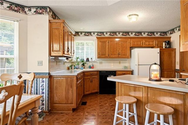 1810 NW Harbor Court, Blue Springs, MO 64015