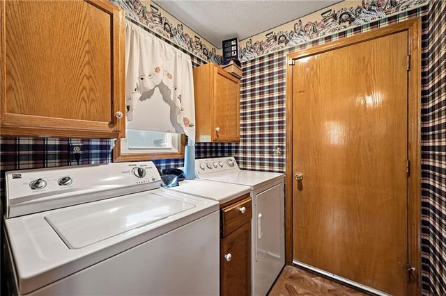 1810 NW Harbor Court, Blue Springs, MO 64015