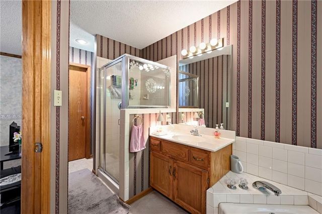 1810 NW Harbor Court, Blue Springs, MO 64015