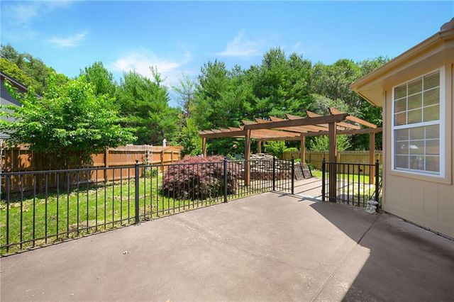 1810 NW Harbor Court, Blue Springs, MO 64015