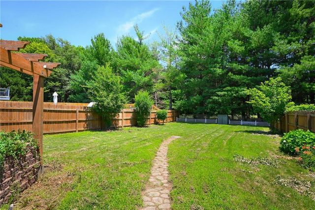 1810 NW Harbor Court, Blue Springs, MO 64015