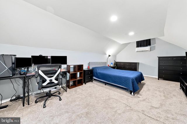 46 W BROAD ST, Gibbstown, NJ 08027