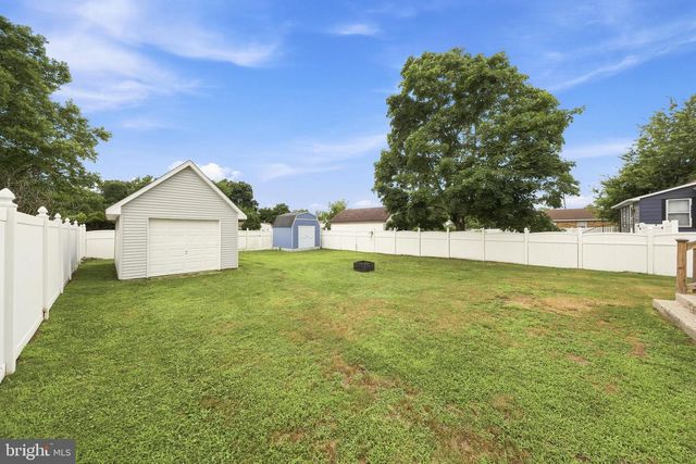 46 W BROAD ST, Gibbstown, NJ 08027