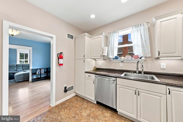 46 W BROAD ST, Gibbstown, NJ 08027