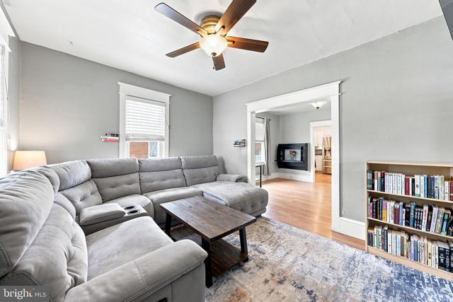 46 W BROAD ST, Gibbstown, NJ 08027